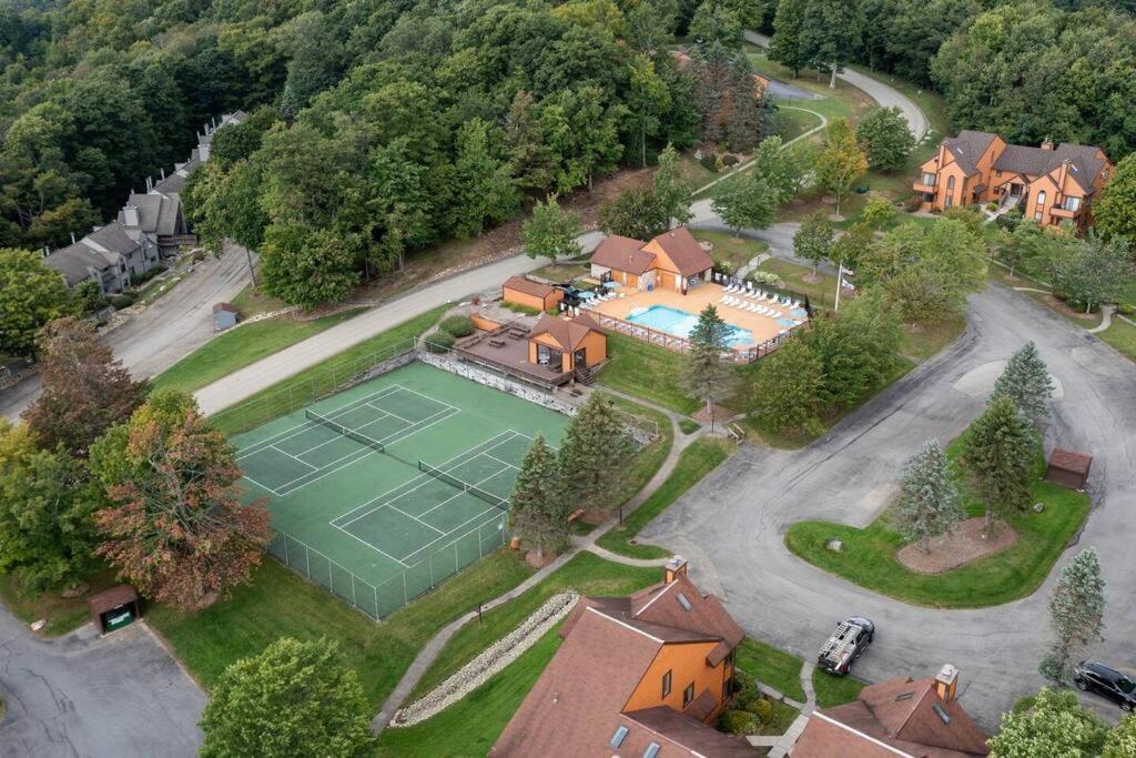 Beautiful Seven Springs- 2 Bed, 2 Bath Condo Champion Exterior photo